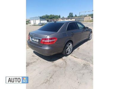 Gri Utilizat 2011 Mercedes E200 Berlinǎ | 7.500 EUR (Puțin scump)
