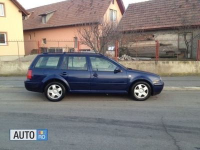 Second-hand VW Golf IV 116 CP (85 kW) 2000 Albastru Berlinǎ
