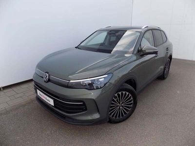 Verde inchis normal Utilizat 2024 VW Tiguan Advance SUV | 39.750 EUR (Puțin scump)