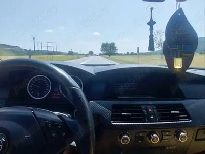 Negru Utilizat 2005 BMW 520 Berlinǎ | 3.350 EUR (Preț bun)