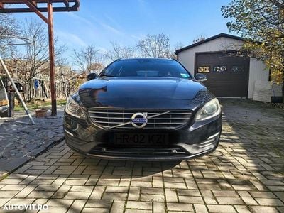 Second-hand Volvo V60 Momentum 181 CP (133 kW) 2015 Culoarenegru Break