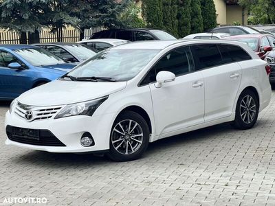 second-hand Toyota Avensis Combi 1.8 Executive