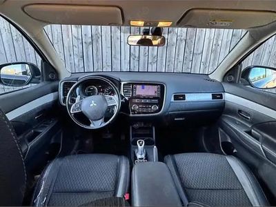 Second-hand Mitsubishi Outlander P-HEV 207 CP (152 kW) 2015 Negru SUV