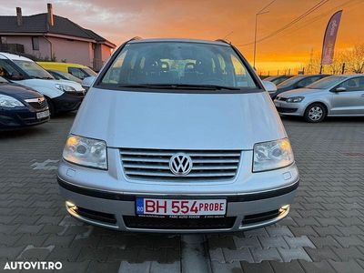 Second-hand VW Sharan United 115 CP (84 kW) 2010 Culoareargint Monovolum