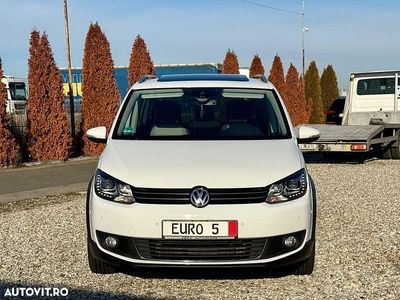 Culoarealb Second-hand 2015 VW Touran Monovolum | 13.499 EUR