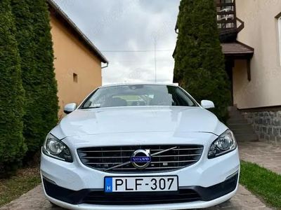 Second-hand Volvo S60 114 CP (83 kW) 2015 Alb Berlinǎ