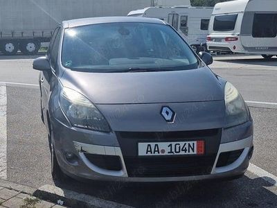 Gri Utilizat 2011 Renault Scénic Monovolum | 6.490 EUR (Scump)