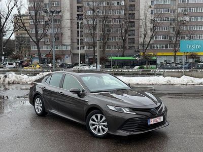 Second-hand Toyota Camry 218 CP (160 kW) 2020 Culoaremaro Berlinǎ