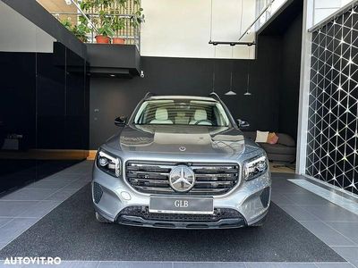 Mercedes GLB220