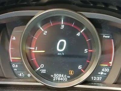 Alb Second-hand 2015 Volvo V40 Berlinǎ | 7.350 EUR (Super Preț)