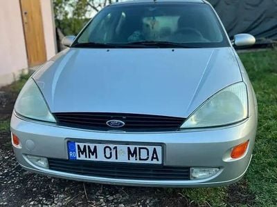 Gri Utilizat 2001 Ford Focus Hatchback | 5.000 EUR