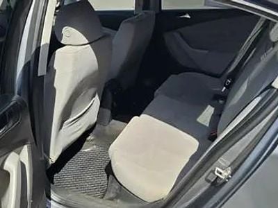 Utilizat 2006 VW Passat Berlinǎ | 2.200 EUR (Preț bun)