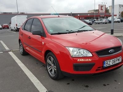 Second-hand Ford Focus 80 CP (58 kW) 2005 Rosu Hatchback