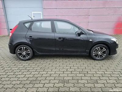 Negru Second-hand 2010 Hyundai i30 Hatchback | 2.100 EUR