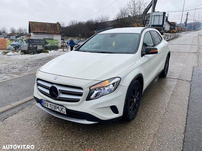 Second-hand Mercedes GLA200 136 CP (100 kW) 2015 Culoarealb SUV