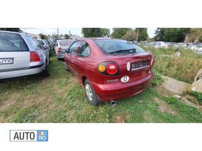 Second-hand Renault Mégane Coupé 90 CP (66 kW) 1996 Rosu Coupe