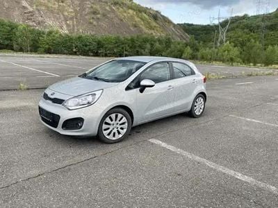 Gri Utilizat 2012 Kia Rio Light Hatchback | 4.990 EUR (Puțin scump)