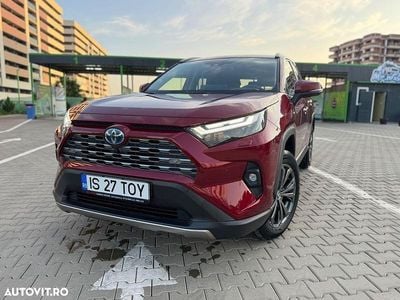 Culoarealte culori Utilizat 2024 Toyota RAV4 Luxury SUV | 39.999 EUR (Preț bun)