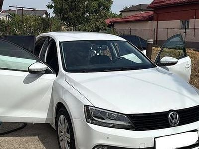 Second-hand VW Jetta Trendline 105 CP (77 kW) 2017 Culoarealb Berlinǎ
