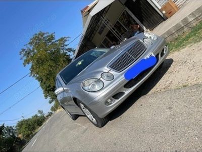 second-hand Mercedes E200 clasic