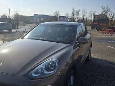 Second-hand Porsche Cayenne 262 CP (192 kW) 2015 Culoaremaro SUV
