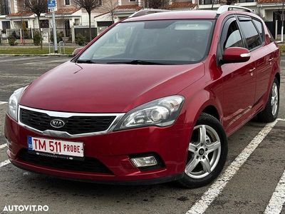 Second-hand Kia Ceed Style 90 CP (66 kW) 2011 Culoarerosu Hatchback