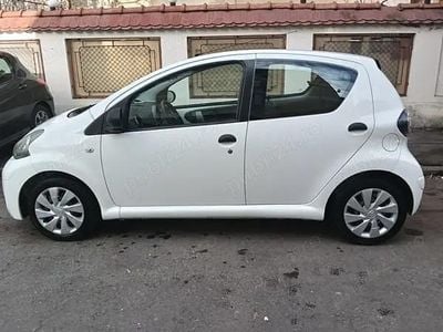 Alb Utilizat 2013 Toyota Aygo Hatchback | 3.500 EUR