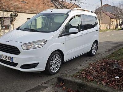 Culoarealb Second-hand 2016 Ford Tourneo Courier Monovolum | 5.200 EUR (Preț OK)