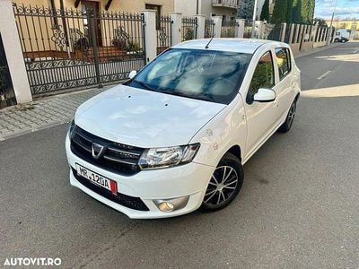 Culoarealb Utilizat 2015 Dacia Sandero Prestige | 4.799 EUR (Preț bun)