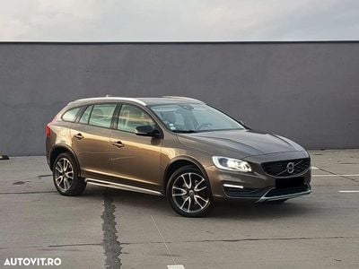 Second-hand Volvo V60 190 CP (139 kW) 2016 Culoaremaro Break