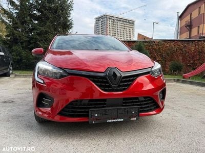 Culoarerosu Utilizat 2021 Renault Clio V Zen Hatchback | 11.700 EUR (Puțin scump)
