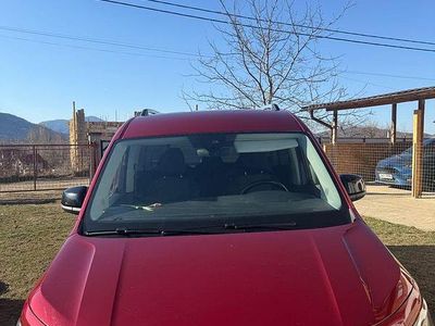 Second-hand Ford Tourneo Connect Titanium 122 CP (89 kW) 2023 Culoarerosu Monovolum