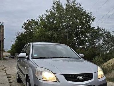 Culoareargint Utilizat 2008 Kia Rio Comfort Hatchback | 2.200 EUR