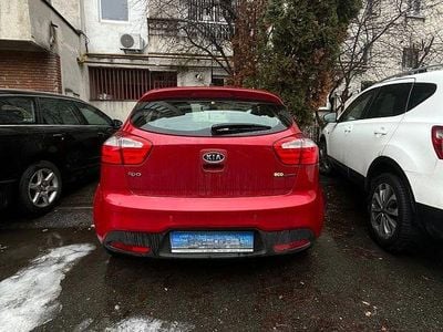 Second-hand Kia Rio 75 CP (55 kW) 2012 Culoarerosu Hatchback