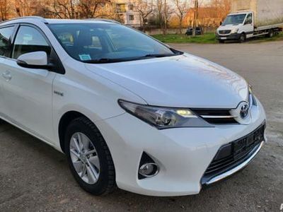 second-hand Toyota Auris Hybrid an 2015 2016 recent adusa