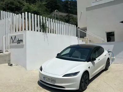 Second-hand Tesla Model 3 Standard Range 217 kW (296 CP) 2024 Alb Berlinǎ