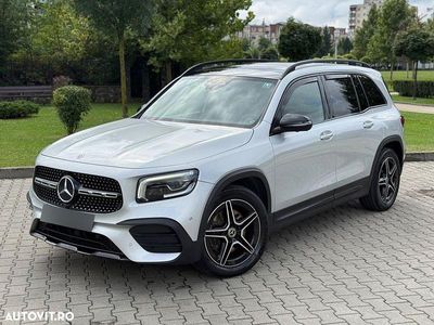Mercedes GLB220