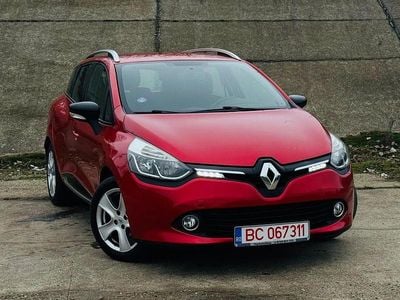 Culoarerosu Utilizat 2015 Renault Clio GrandTour Expression Break | 5.150 EUR (Preț bun)