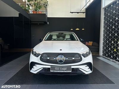Alb Utilizat 2025 Mercedes GLC200 SUV | 74.400 EUR