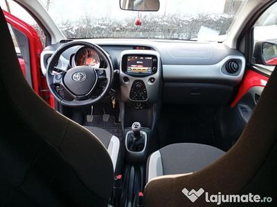 Second-hand Toyota Aygo 51 CP (37 kW) 2015 Rosu Hatchback