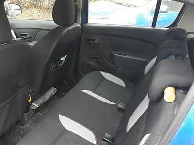 Albastru Utilizat 2014 Dacia Sandero Stepway Hatchback | 6.000 EUR (Puțin scump)