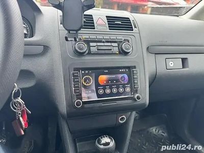 Second-hand VW Touran 66 CP (48 kW) 2011 Maro Monovolum