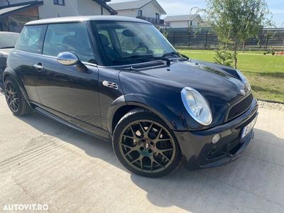 second-hand Mini Cooper 2006 · 195 000 km · 1 598 cm3 · Benzina