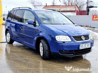 second-hand VW Touran 1.6i an 2007 7 locuri