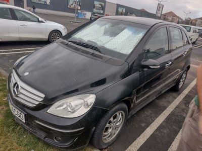 Mercedes B200