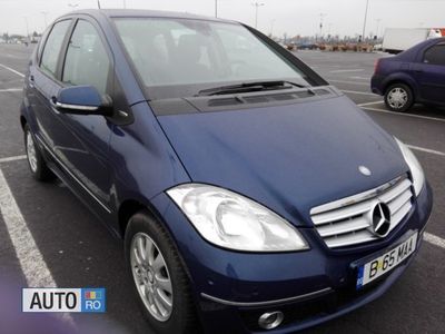 Albastru metalizat Utilizat 2011 Mercedes A180 Hatchback | 8.000 EUR (Scump)