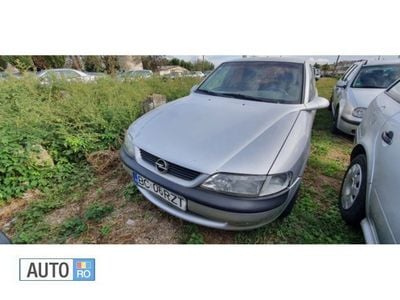 Second-hand Opel Vectra 116 CP (85 kW) 1996 Argintiu Berlinǎ
