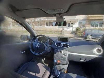 Second-hand Renault Clio III 90 CP (66 kW) 2011 Argintiu Hatchback