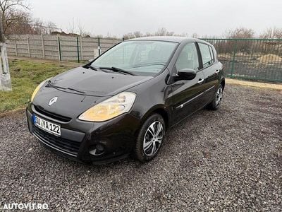 Negru Utilizat 2011 Renault Clio III Dynamique Hatchback | 2.999 EUR