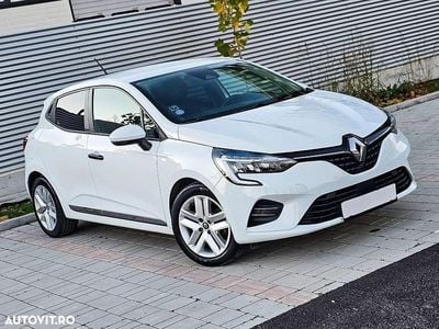Culoarealb Second-hand 2021 Renault Clio V Intens Hatchback | 11.690 EUR (Preț bun)